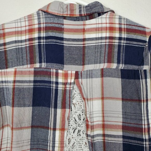 Knox Rose Plaid Flannel Blouse with button roll tabs and  crochet inlay, Size XL - Picture 6 of 13